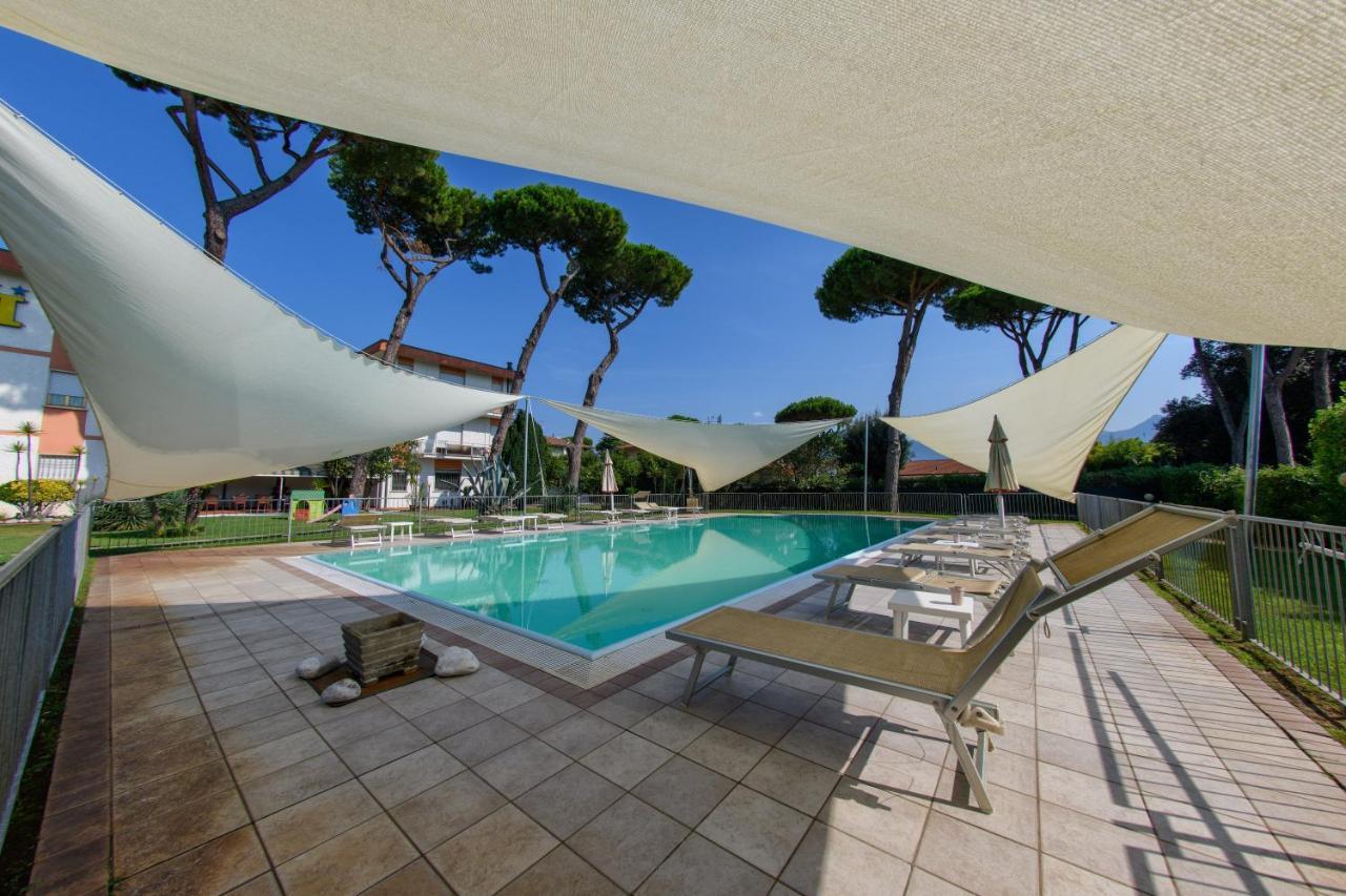 Hotel La Palma Camaiore Bagian luar foto